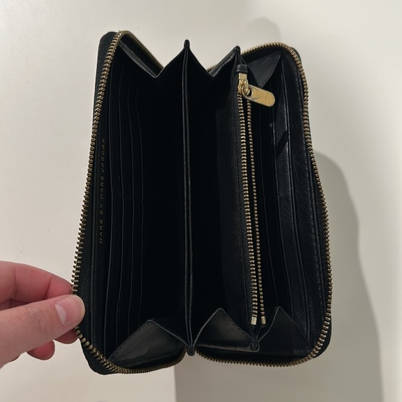 Marc Jacobs Wallet - Picture 2 of 5